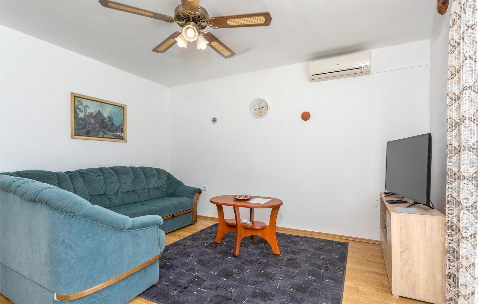 Lovely Apartment In Krk With Kitchen Brzac Exterior photo